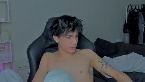 davis online show from December 2024 03:28:02 AM