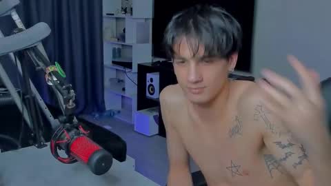 davis online show from September 2025 12:32:02 AM