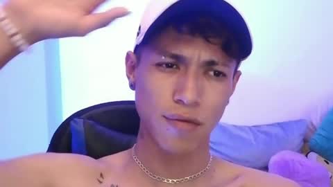 Snapshot of daxonreyy_ chatting on April 2026 04:31:01 AM Daxon online show from April 2026 04:31:01 AM