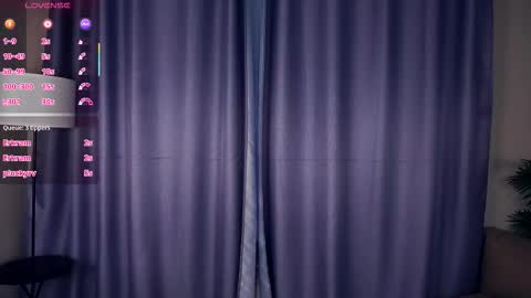 Charlie 18yo online show from November 2025 05:41:01 AM