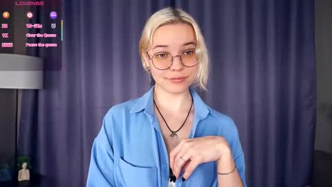 Charlie 18yo online show from December 2025 05:13:01 AM