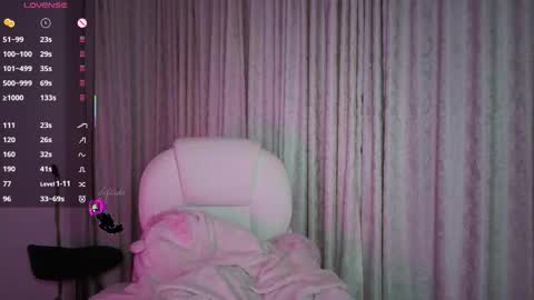 Snapshot of deftsuki chatting on September 2025 04:23:01 AM Stephanie.e  online show from September 2025 04:23:01 AM