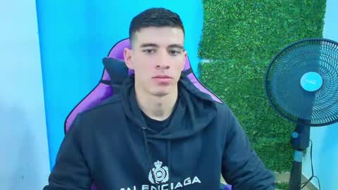 Snapshot of deiby_baby chatting on February 2025 09:43:01 PM DEIBY online show from February 2025 09:43:01 PM