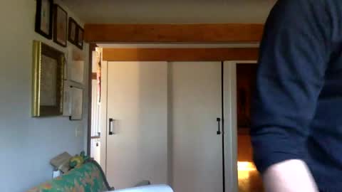 Snapshot of deivitzzz chatting on February 2025 09:19:01 AM Hermes online show from February 2025 09:19:01 AM