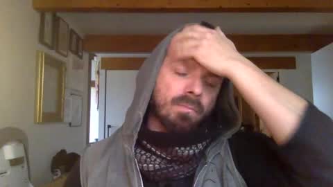 Snapshot of deivitzzz chatting on February 2025 09:42:01 AM Hermes online show from February 2025 09:42:01 AM