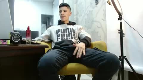 Snapshot of delglo chatting on October 2025 05:05:01 AM delglo online show from October 2025 05:05:01 AM