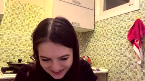 Snapshot of deliciastombaugh chatting on April 2026 05:10:01 PM Kiki online show from April 2026 05:10:01 PM