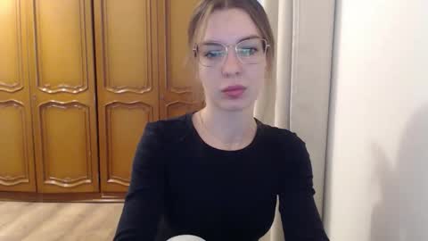 Aurora online show from November 2025 06:29:02 AM