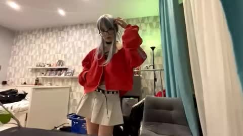 Mila online show from November 2025 04:25:01 PM