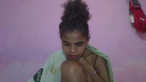 Snapshot of delphineee chatting on May 2026 09:05:01 AM delphine online show from May 2026 09:05:01 AM