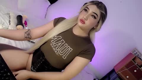 Chesca online show from February 2025 03:41:02 PM