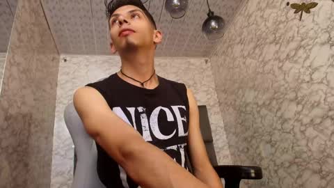 Snapshot of dereck_monroe chatting on December 2025 10:33:01 AM Dereck online show from December 2025 10:33:01 AM