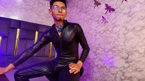 Snapshot of dereck_monroe chatting on December 2025 10:22:02 AM Dereck online show from December 2025 10:22:02 AM