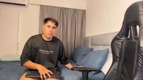 Snapshot of dereckbrownn chatting on December 2024 10:30:02 PM Dereck online show from December 2024 10:30:02 PM
