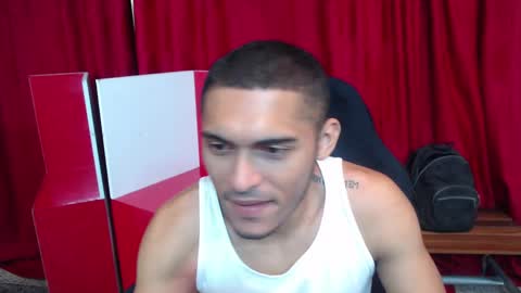 Snapshot of derek_storm_ chatting on September 2025 03:11:01 AM D E R E K online show from September 2025 03:11:01 AM