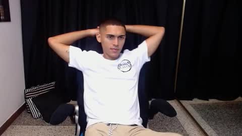 Snapshot of derek_storm_ chatting on October 2025 10:11:02 AM D E R E K online show from October 2025 10:11:02 AM