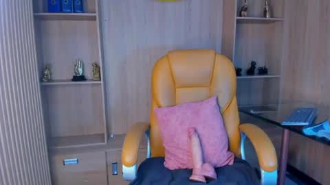Snapshot of derek_voss chatting on May 2026 01:19:01 PM derek_voss online show from May 2026 01:19:01 PM