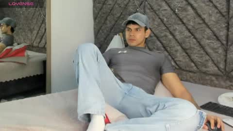 Snapshot of derek_voss chatting on May 2026 12:33:02 PM derek_voss online show from May 2026 12:33:02 PM