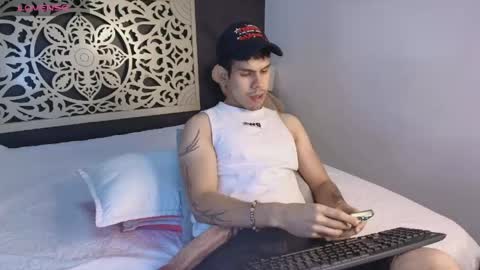 Snapshot of derek_voss chatting on May 2026 12:44:01 PM derek_voss online show from May 2026 12:44:01 PM