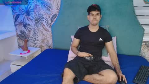 Snapshot of derek_voss chatting on May 2026 08:51:01 PM derek_voss online show from May 2026 08:51:01 PM