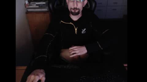 Snapshot of dermattes chatting on December 2024 05:18:02 PM dermattes online show from December 2024 05:18:02 PM