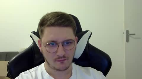 Snapshot of dervechi chatting on October 2025 02:04:01 PM dervechi online show from October 2025 02:04:01 PM