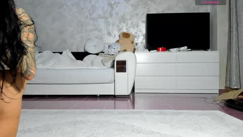 Mia online show from September 2025 09:08:02 PM