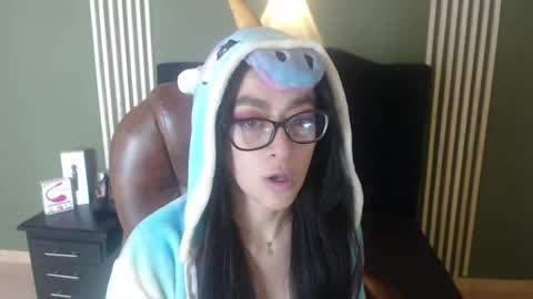 Snapshot of desiring__angel chatting on December 2024 01:34:02 PM Desiring Angel online show from December 2024 01:34:02 PM