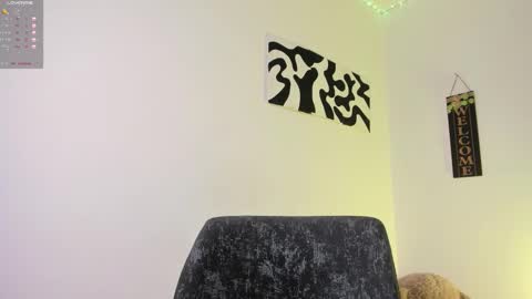 Snapshot of desty_y chatting on September 2025 04:23:01 AM desty_y online show from September 2025 04:23:01 AM