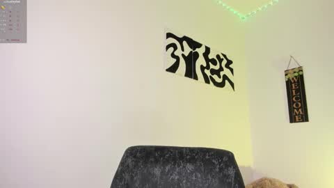 Snapshot of desty_y chatting on October 2025 07:05:01 PM desty_y online show from October 2025 07:05:01 PM