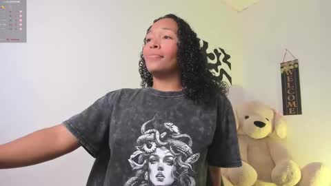 Snapshot of desty_y chatting on November 2025 05:19:01 PM desty_y online show from November 2025 05:19:01 PM