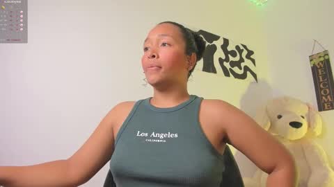 Snapshot of desty_y chatting on November 2025 08:32:01 PM desty_y online show from November 2025 08:32:01 PM