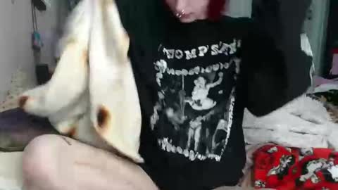 Snapshot of devilg1rl chatting on June 2026 11:07:01 PM poutyangel online show from June 2026 11:07:01 PM