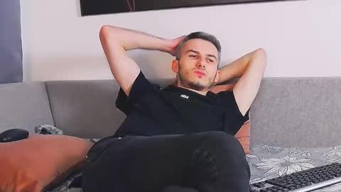 devin_ho online show from December 2025 08:06:01 PM