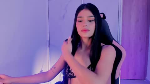 Snapshot of devours_fire chatting on April 2026 07:44:01 PM Sara 3 online show from April 2026 07:44:01 PM