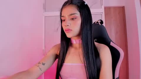 Snapshot of devours_fire chatting on April 2026 06:14:02 PM Sara 3 online show from April 2026 06:14:02 PM