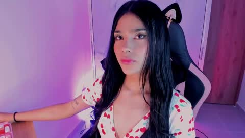 Snapshot of devours_fire chatting on May 2026 01:35:02 AM Sara 3 online show from May 2026 01:35:02 AM