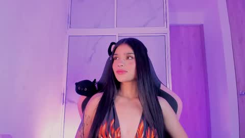 Snapshot of devours_fire chatting on May 2026 10:07:01 PM Sara 3 online show from May 2026 10:07:01 PM