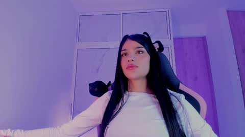 Snapshot of devours_fire chatting on June 2026 10:37:01 PM Sara 3 online show from June 2026 10:37:01 PM