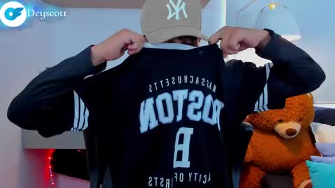 JULIAN online show from February 2025 07:27:02 PM