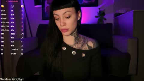 dgtlgrl online show from November 2025 04:39:01 PM