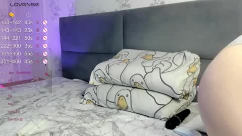 diadavidson_ online show from October 2025 07:52:01 PM