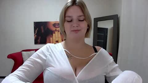 Snapshot of dianemills chatting on September 2025 07:05:01 PM Diane Mills online show from September 2025 07:05:01 PM