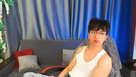 Snapshot of dianinav chatting on February 2026 04:00:02 PM Adam online show from February 2026 04:00:02 PM