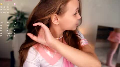 Elwyna online show from October 2025 07:03:01 PM