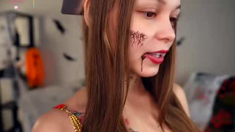 Elwyna online show from October 2025 07:14:02 PM