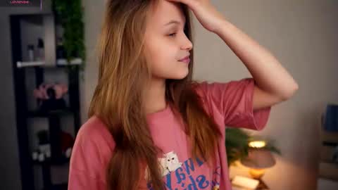 Elwyna online show from November 2025 06:41:02 PM