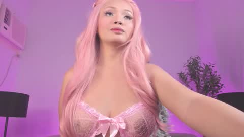 Snapshot of dillariahook chatting on September 2025 08:45:01 PM LEXI X BARBIE online show from September 2025 08:45:01 PM