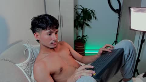 Snapshot of dimitri_targaryen chatting on January 2025 07:17:01 AM Fabian online show from January 2025 07:17:01 AM