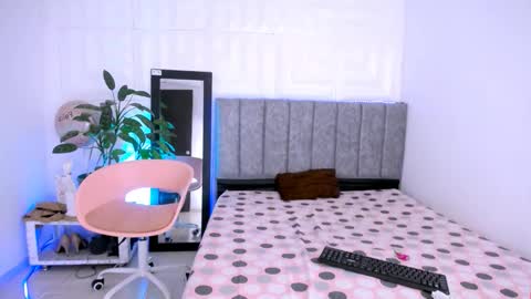 DINA online show from September 2025 05:13:02 PM